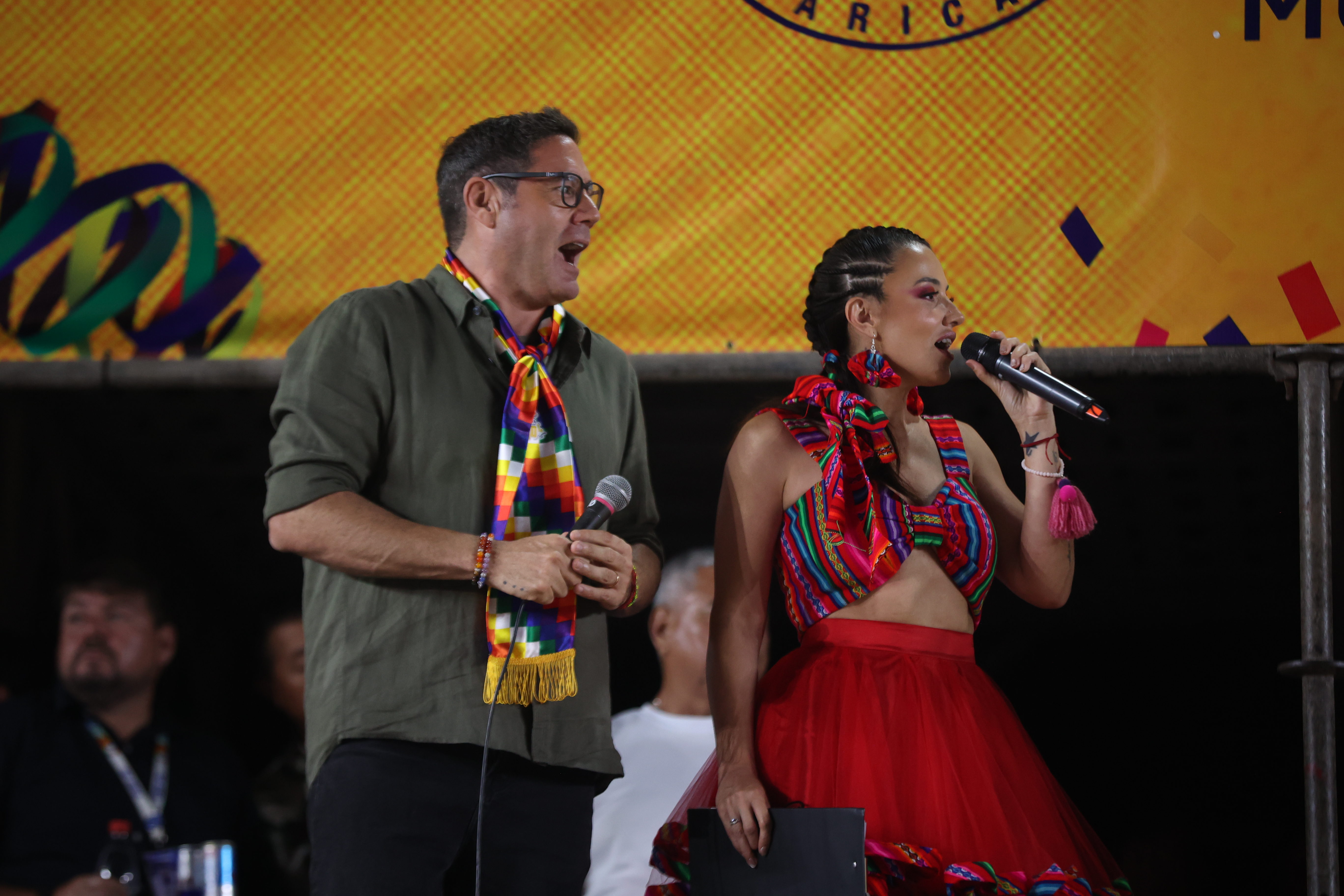 Estrellas de la TV brillaron sobre el escenario principal del Carnaval de Arica